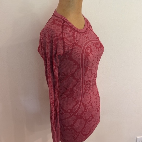 Lululemon sz 6 Swiftly Tech Long Sleeve Crew Heathered Cranberry Red Patterned - Picture 5 of 14